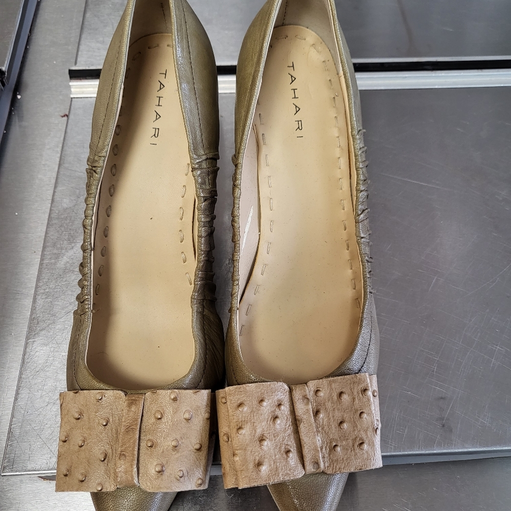Size 9.5 Tahari pumps